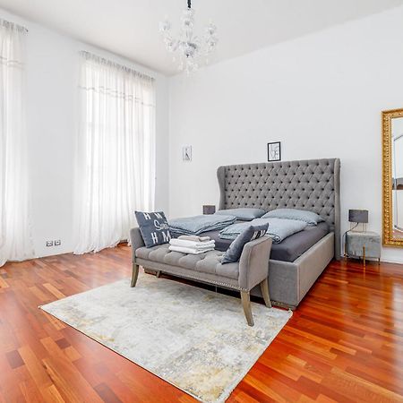 Newly Renovated Apartment In The Old Town 브라티슬라바 외부 사진