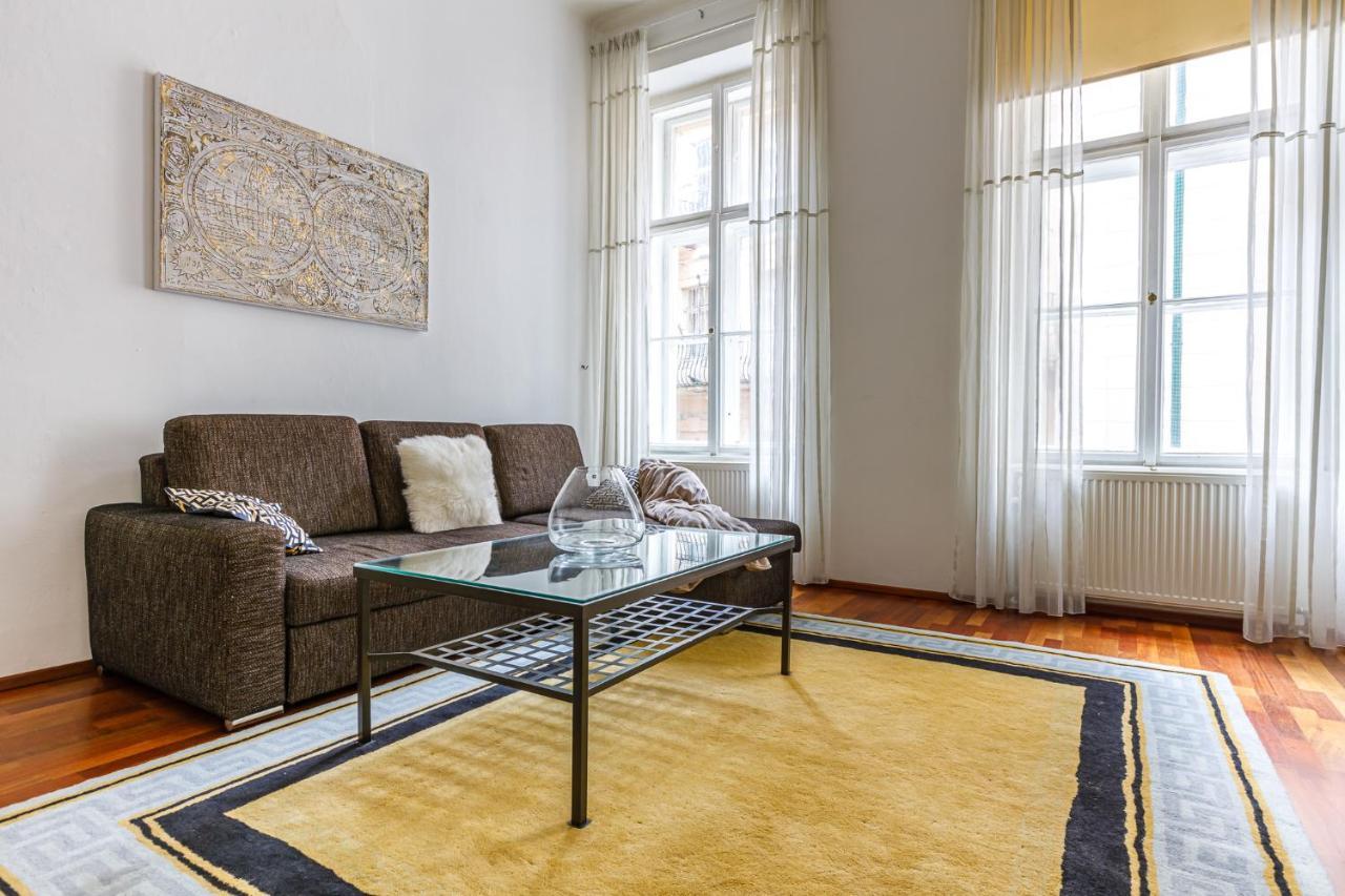 Newly Renovated Apartment In The Old Town 브라티슬라바 외부 사진