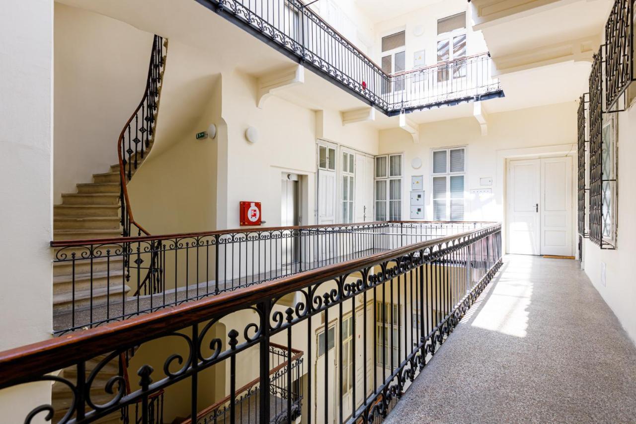 Newly Renovated Apartment In The Old Town 브라티슬라바 외부 사진
