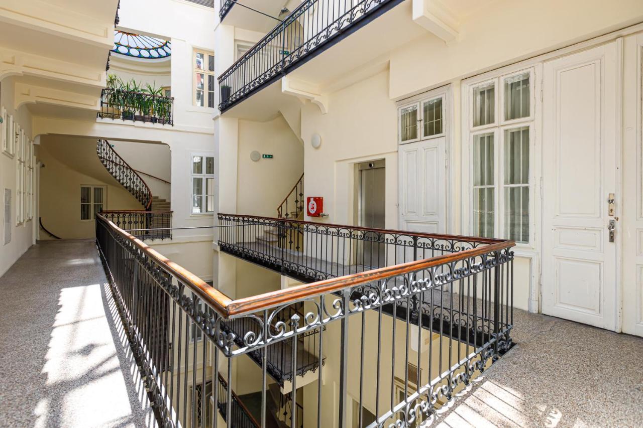 Newly Renovated Apartment In The Old Town 브라티슬라바 외부 사진